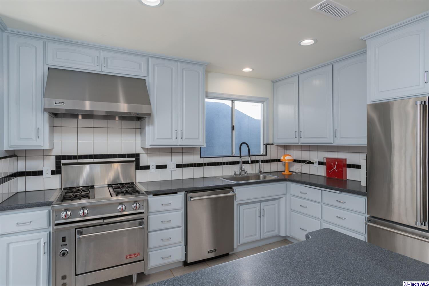 1403 Navarro Avenue Pasadena, CA 91103 - Photo 11 of 32