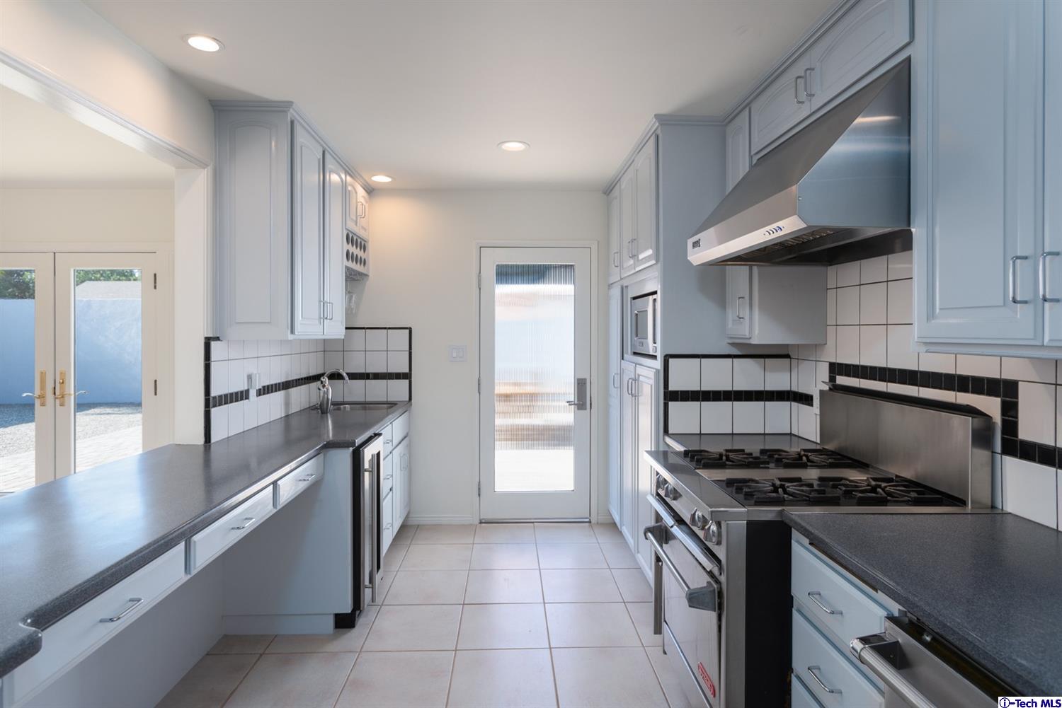 1403 Navarro Avenue Pasadena, CA 91103 - Photo 12 of 32