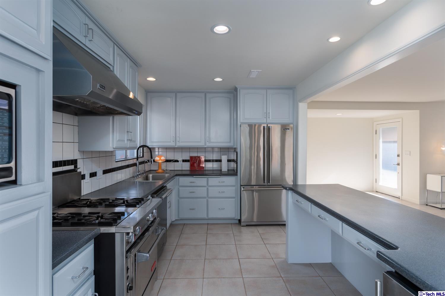 1403 Navarro Avenue Pasadena, CA 91103 - Photo 13 of 32