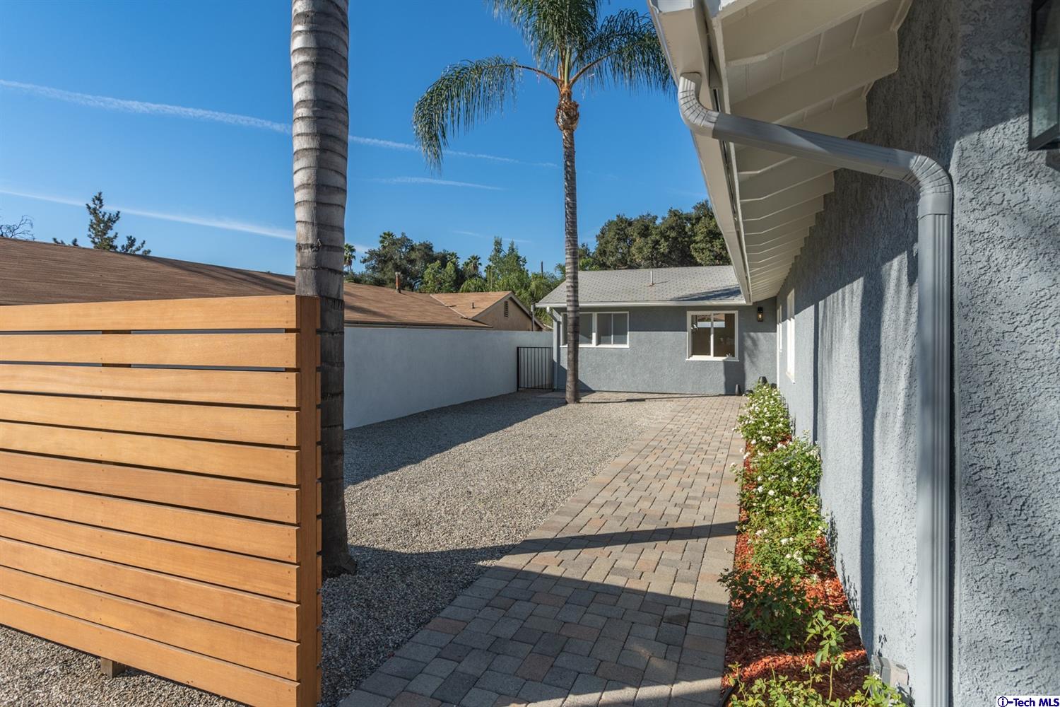 1403 Navarro Avenue Pasadena, CA 91103 - Photo 4 of 32