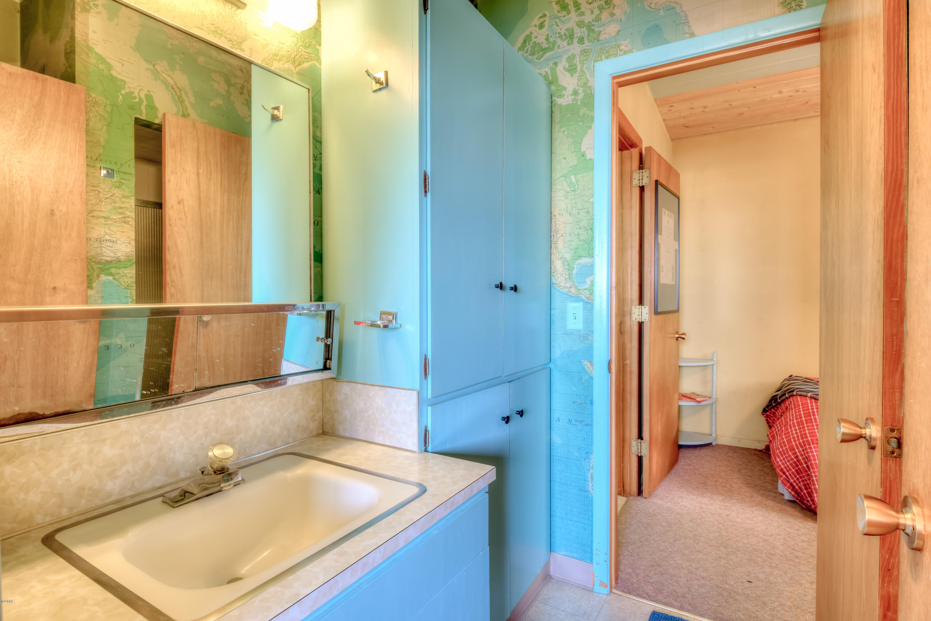2530 Savage Road Otis, OR 97368 - Photo 14 of 30 Guest bathroom