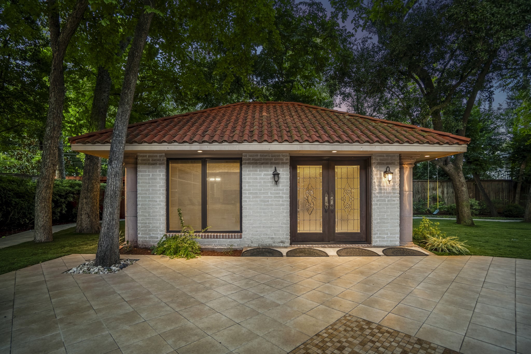 6535 Buffalo Speedway Houston, TX 77005 - Photo 34 of 40 The detached guest quarters anchors the backyard and adds approximately an additional 400 square feet of private living space with its own entry, bath, kitchenette, and dedicated HVAC system.