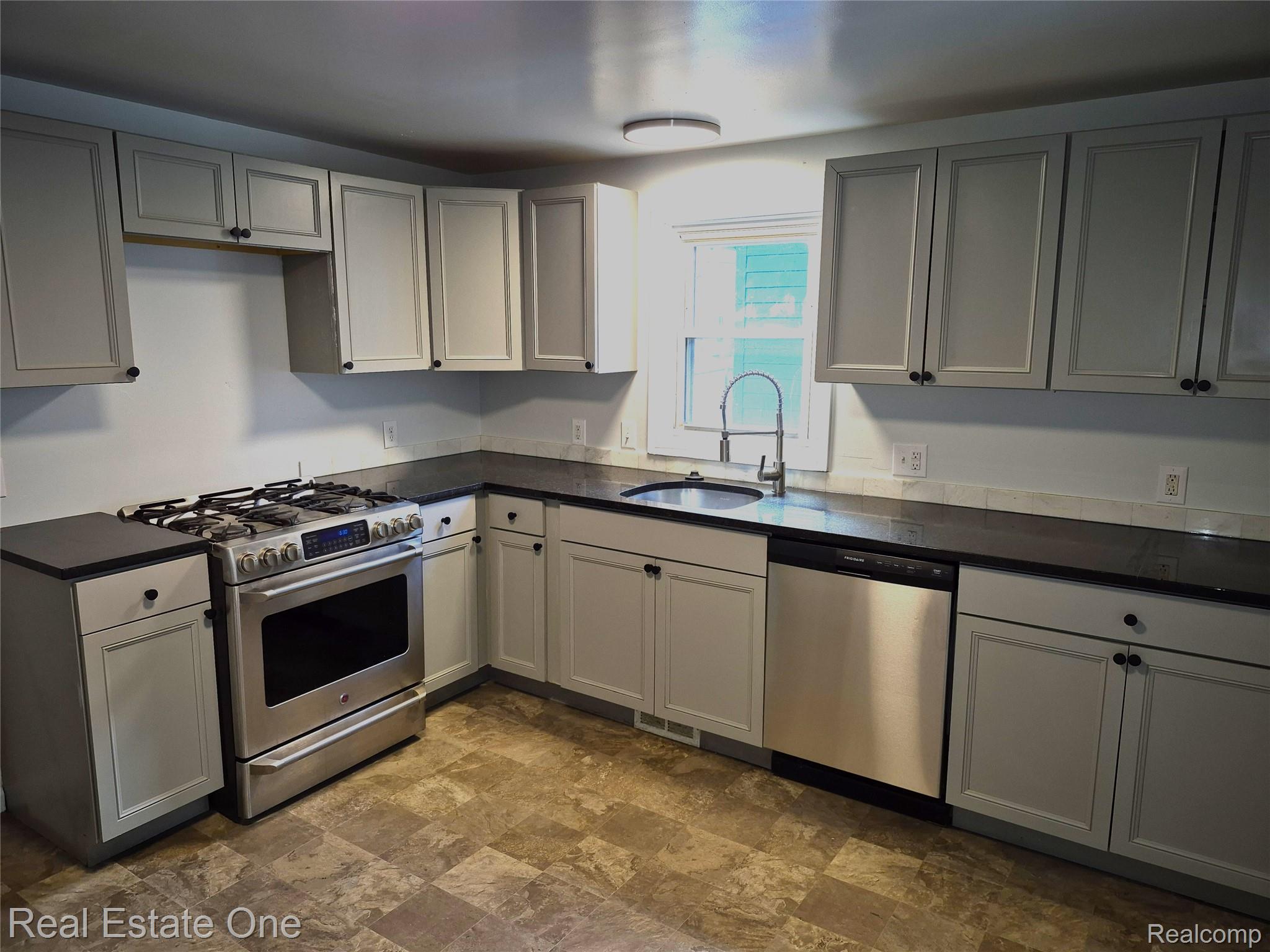 51 Elizabeth Street River Rouge, MI 48218 - Photo 11 of 33 Kitchen with lots of cabinets and lots of counter space