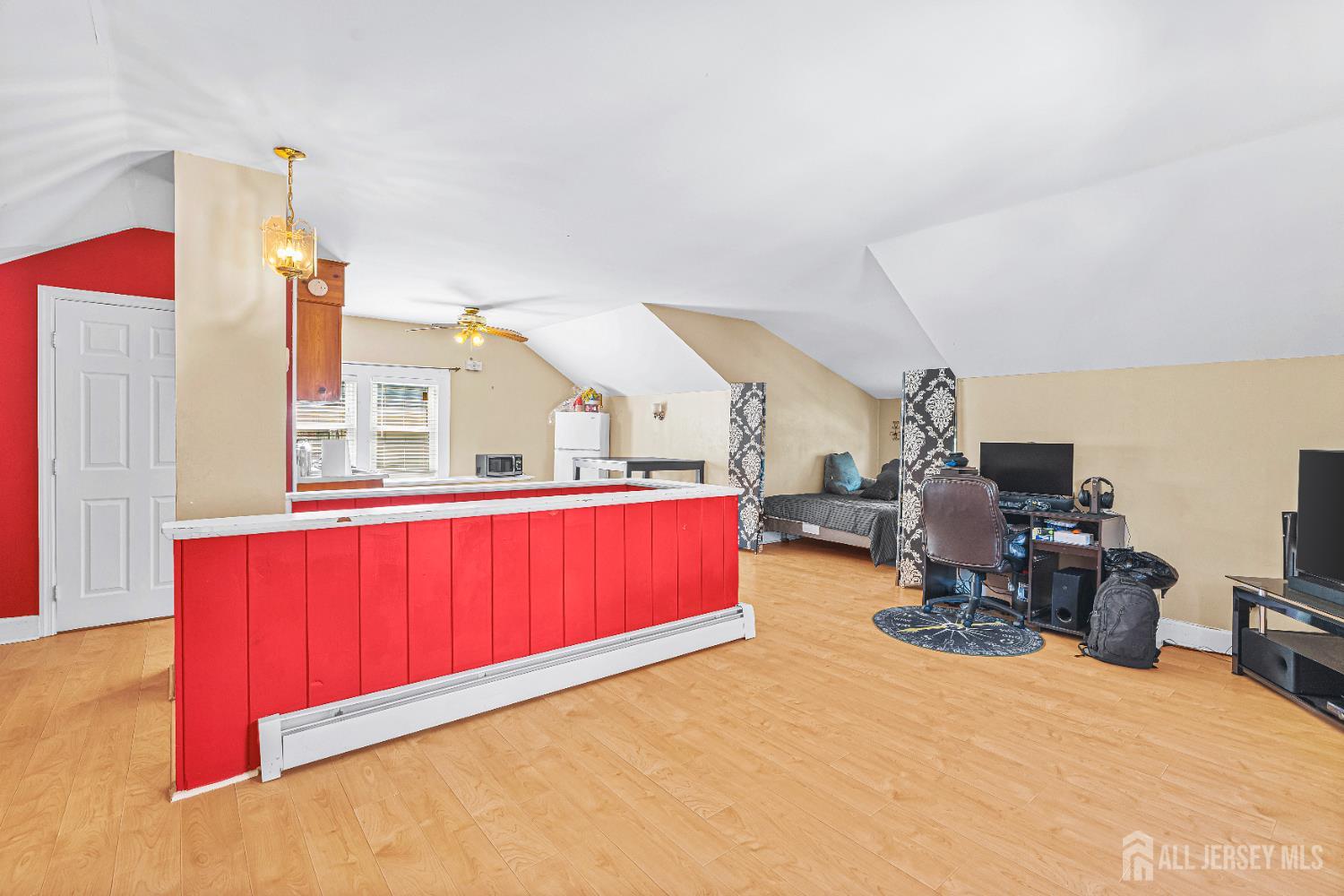 305 Penfield Place Dunellen, NJ 08812 - Photo 21 of 53 a living room with furniture