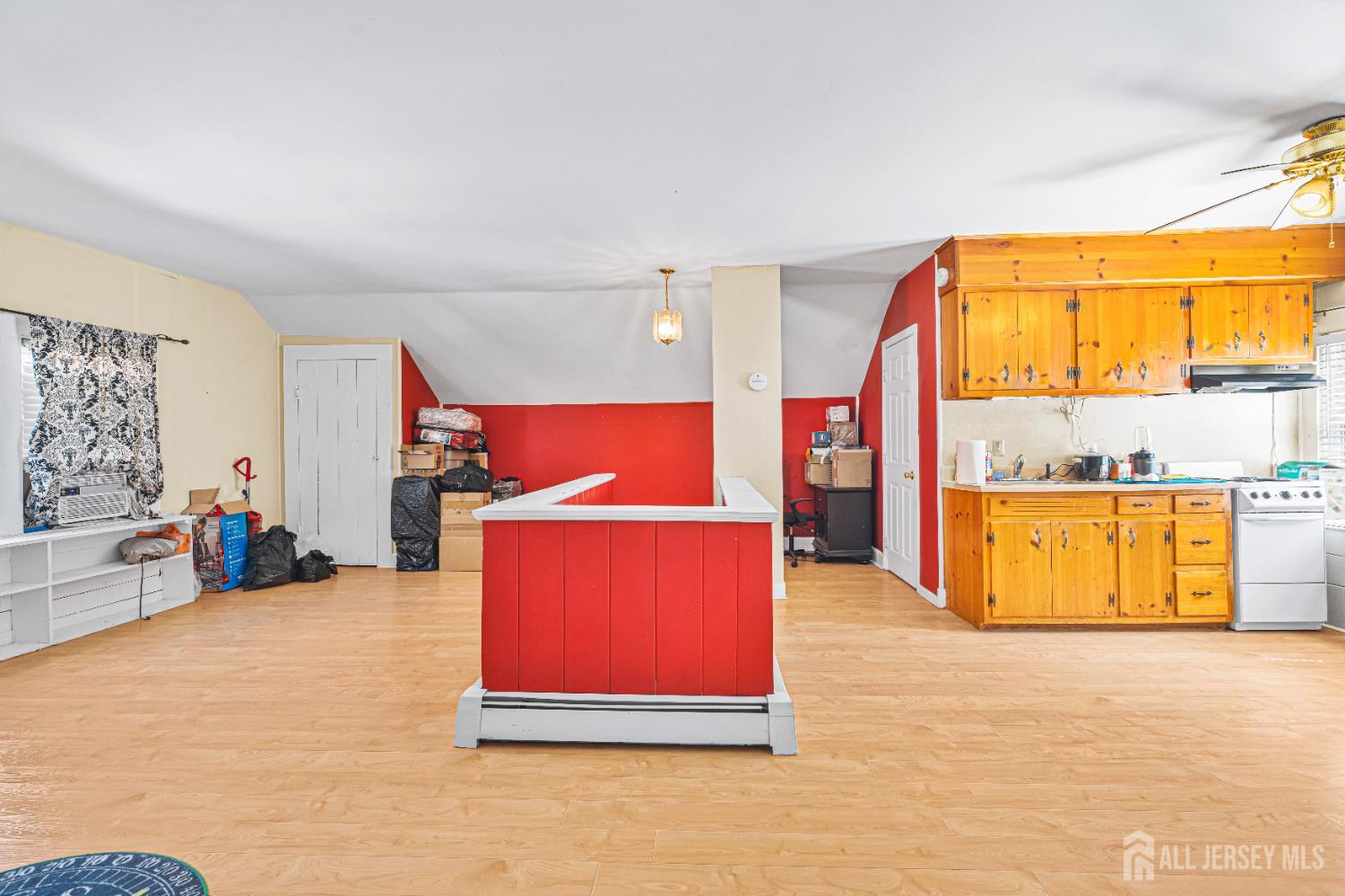 305 Penfield Place Dunellen, NJ 08812 - Photo 22 of 53 a room with furniture and a table