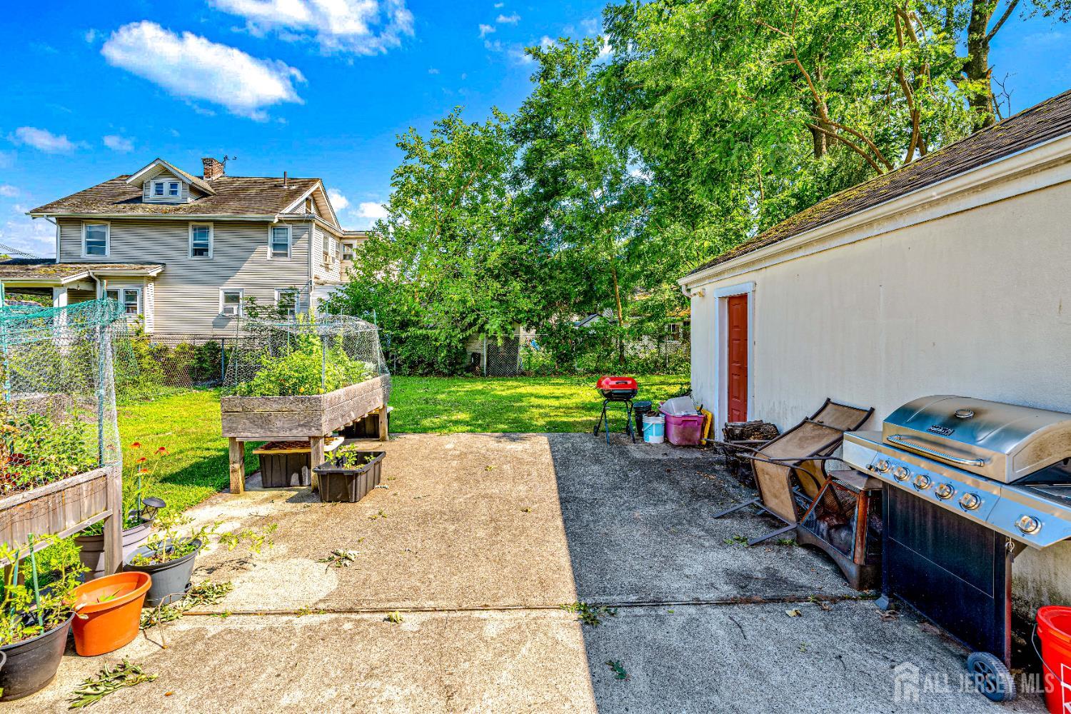 305 Penfield Place Dunellen, NJ 08812 - Photo 38 of 53 a backyard of a house with seating space