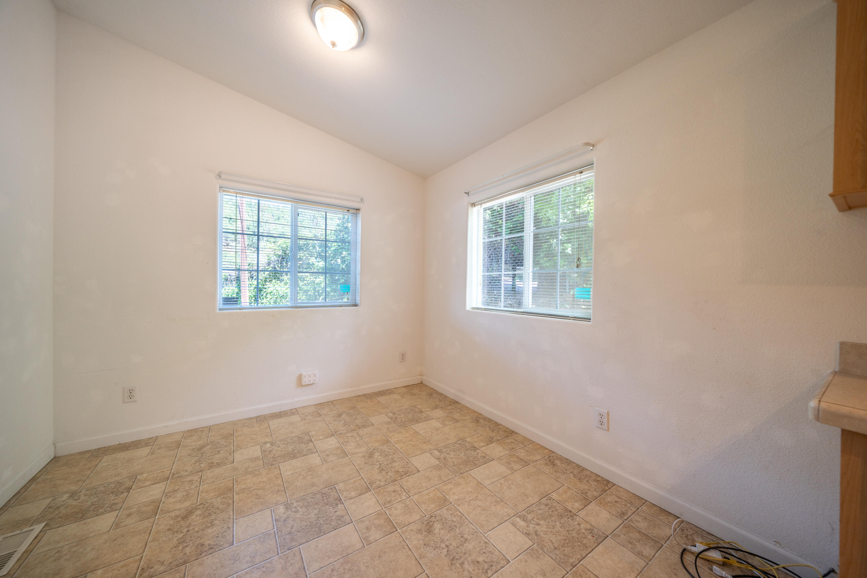 22151 Ravine Court Redding, CA 96003 - Photo 14 of 34 22151 Ravine Ct-23