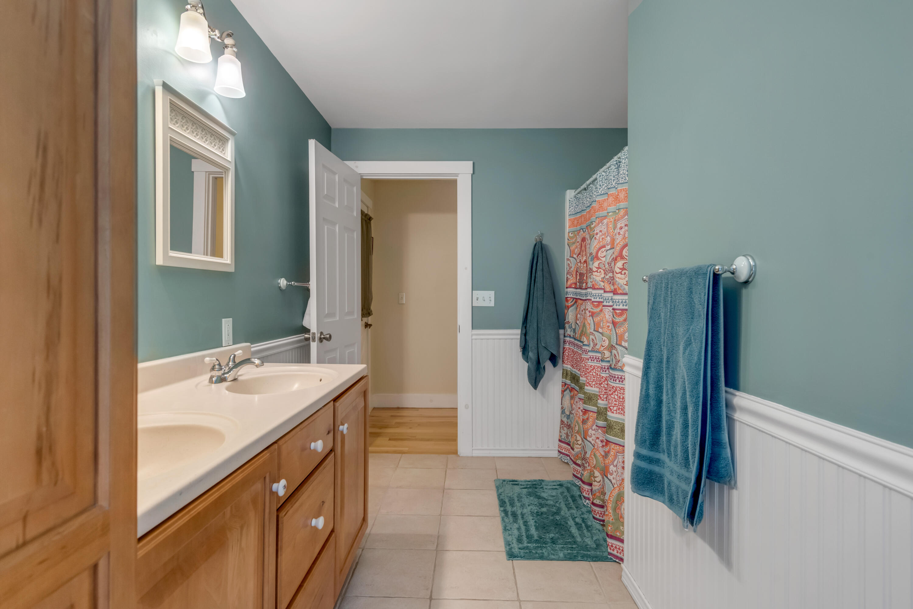 207 North Auburn Road Auburn, ME 04210 - Photo 38 of 95 2nd floor bath