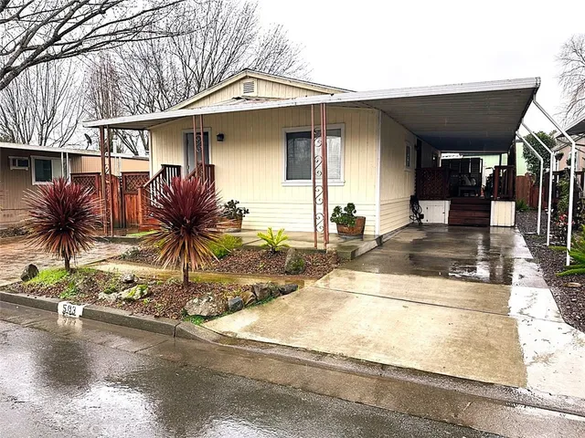 a view of a house with backyard