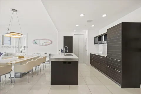 $8,000 | 200 Biscayne Blvd Way, Unit 5009, Miami, FL 33131