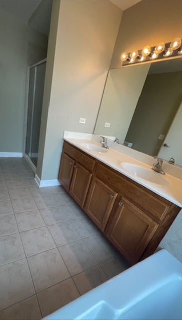 1600 South Prairie Avenue, Unit 904 Chicago, IL 60616 - Photo 9 of 19 a bathroom with a sink and a mirror
