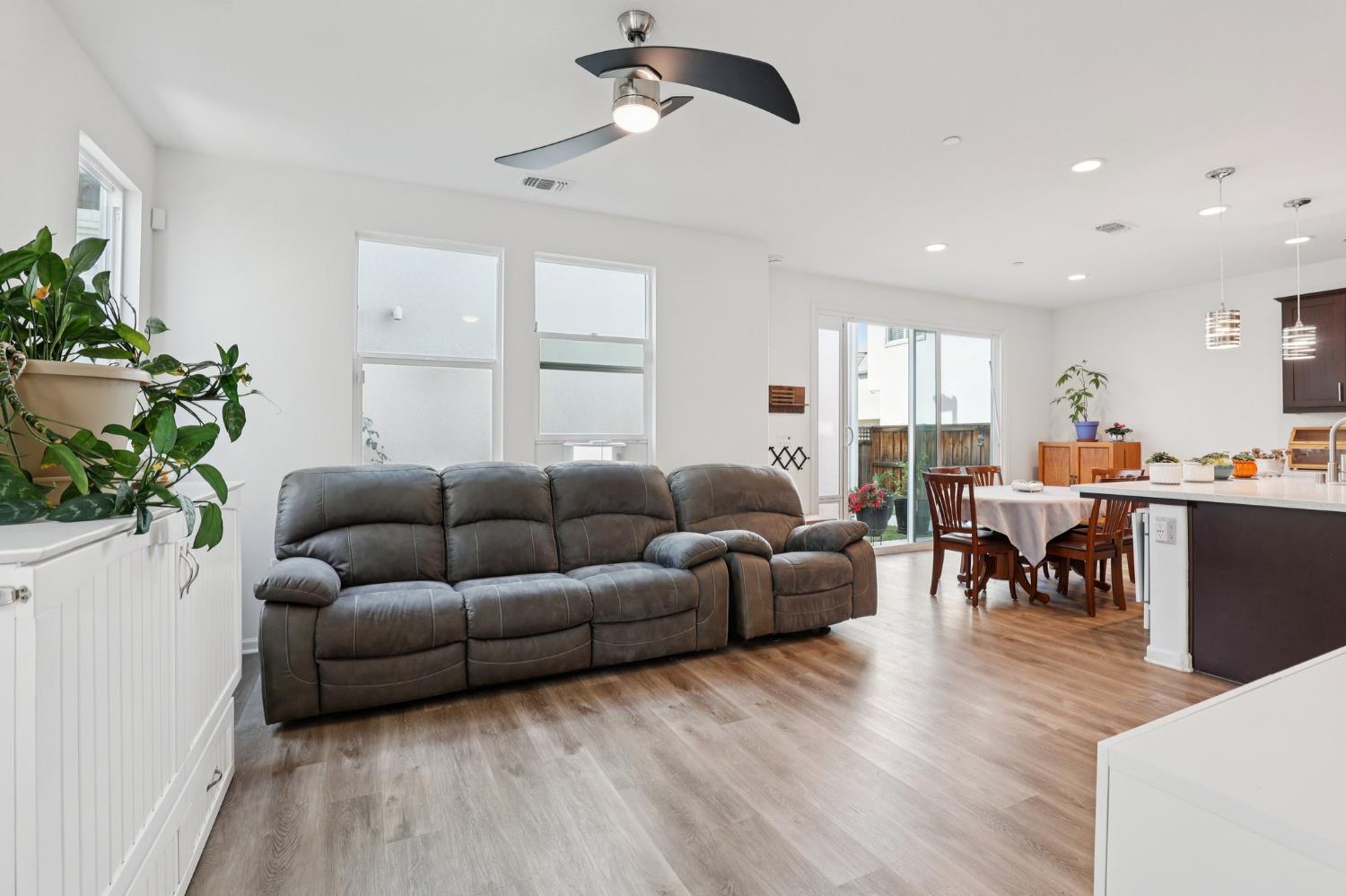 2413 Seaside Road Lathrop, CA 95330 - Photo 5 of 37