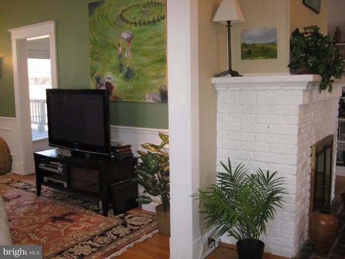 604 Hollen Road Baltimore, MD 21212 - Photo 14 of 30 Living Room #2