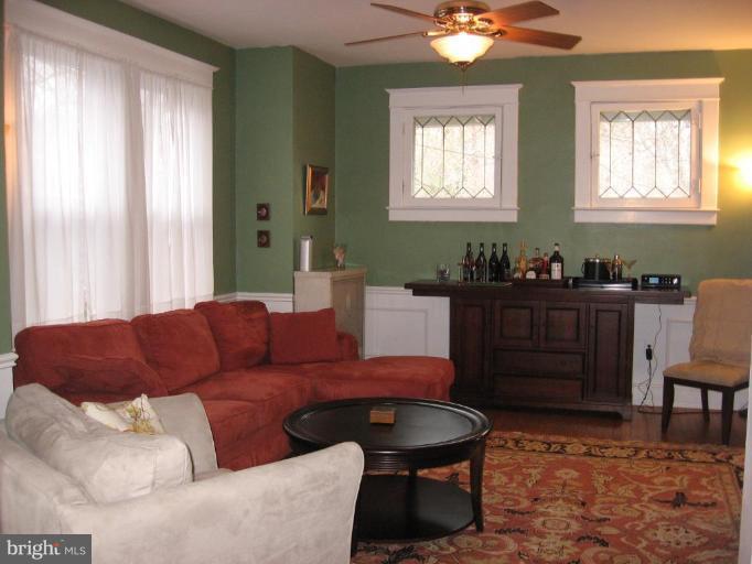 604 Hollen Road Baltimore, MD 21212 - Photo 3 of 30 Living Room