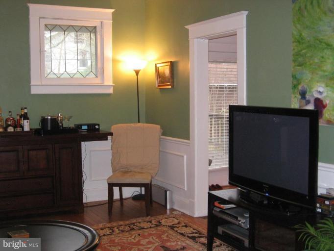 604 Hollen Road Baltimore, MD 21212 - Photo 25 of 30 Living Room #3
