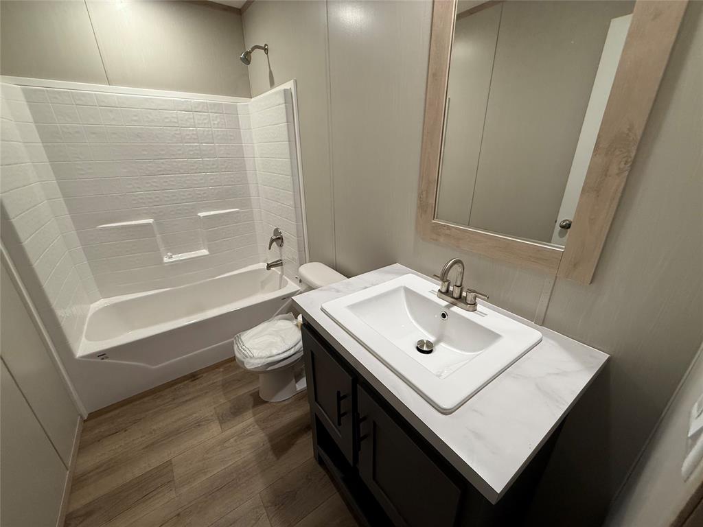 380 Valley Ridge Drive Jacksboro, TX 76458 - Photo 16 of 29 Hall Bath