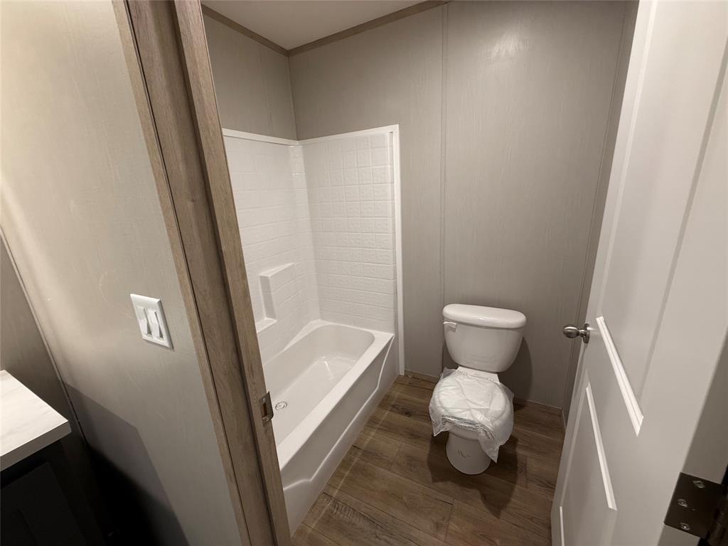 380 Valley Ridge Drive Jacksboro, TX 76458 - Photo 23 of 29 Jack & Jill Bath