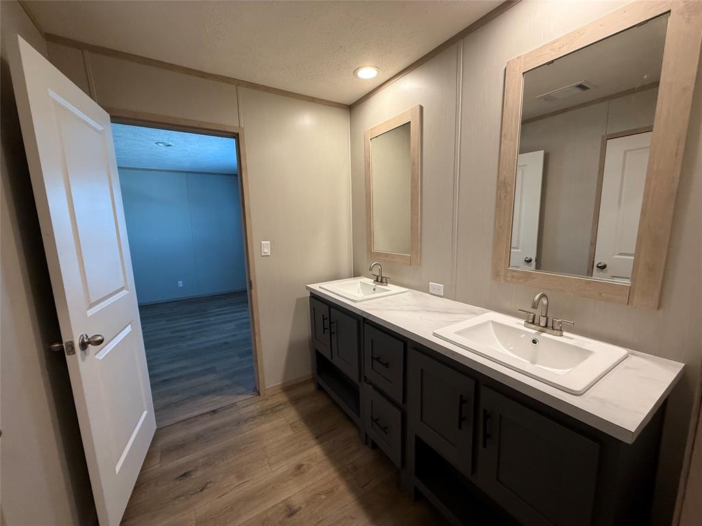 380 Valley Ridge Drive Jacksboro, TX 76458 - Photo 24 of 29 Jack & Jlll Bath