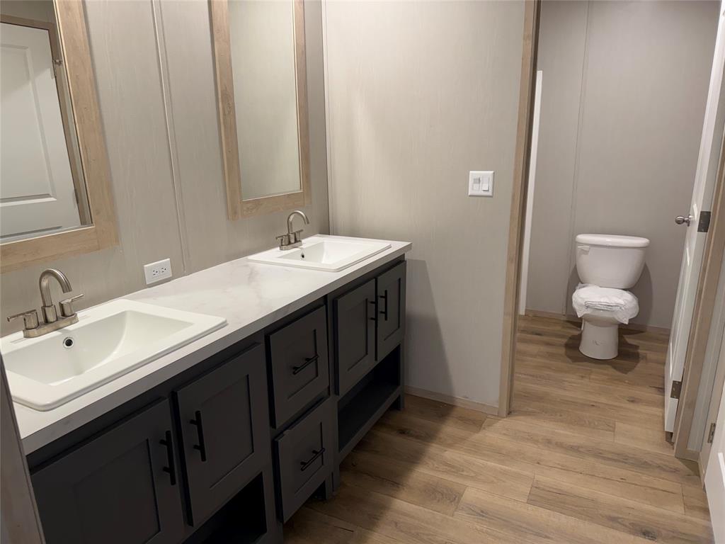 380 Valley Ridge Drive Jacksboro, TX 76458 - Photo 25 of 29 Jack & Jill Bath