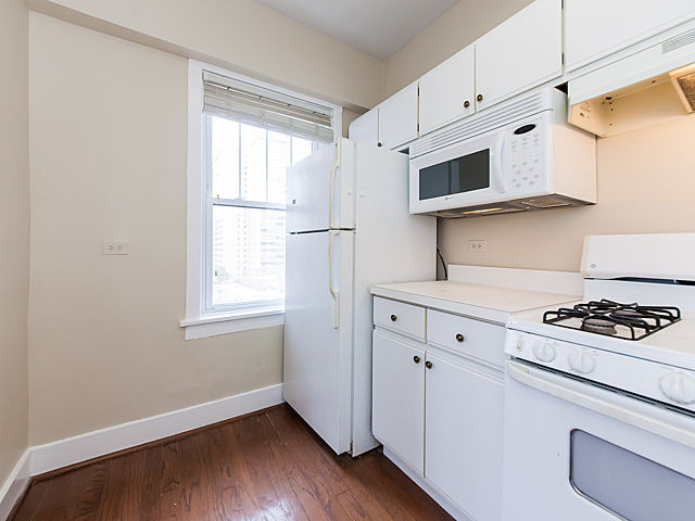 647 West Sheridan Road, Unit 7E Chicago, IL 60613 - Photo 14 of 20