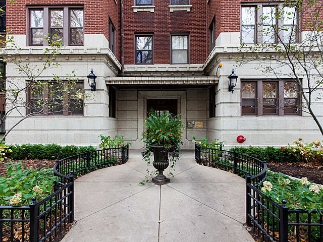 647 West Sheridan Road, Unit 7E Chicago, IL 60613 - Photo 3 of 20