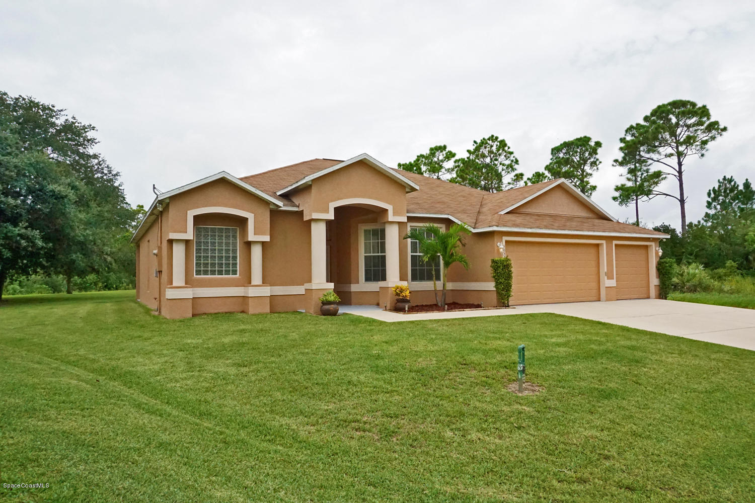3052 Triangle Road Palm Bay, FL 32909 - Photo 4 of 49 3052 Triangle Rd-14
