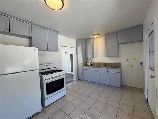 $2,500 | 125 East Pomona Avenue, Monrovia, CA 91016