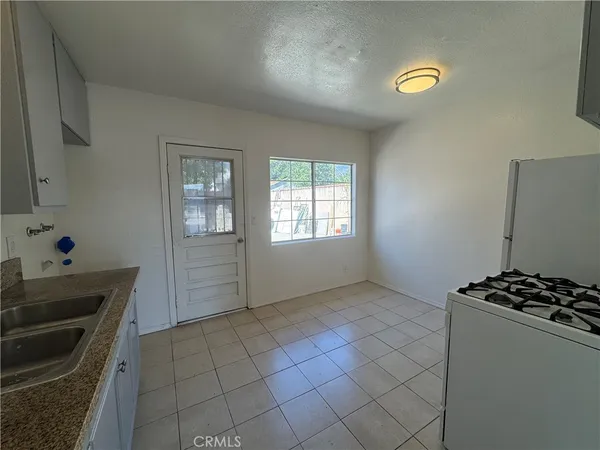 $2,500 | 125 East Pomona Avenue, Monrovia, CA 91016