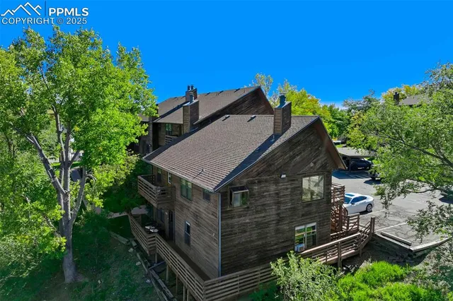 a house view with a backyard space