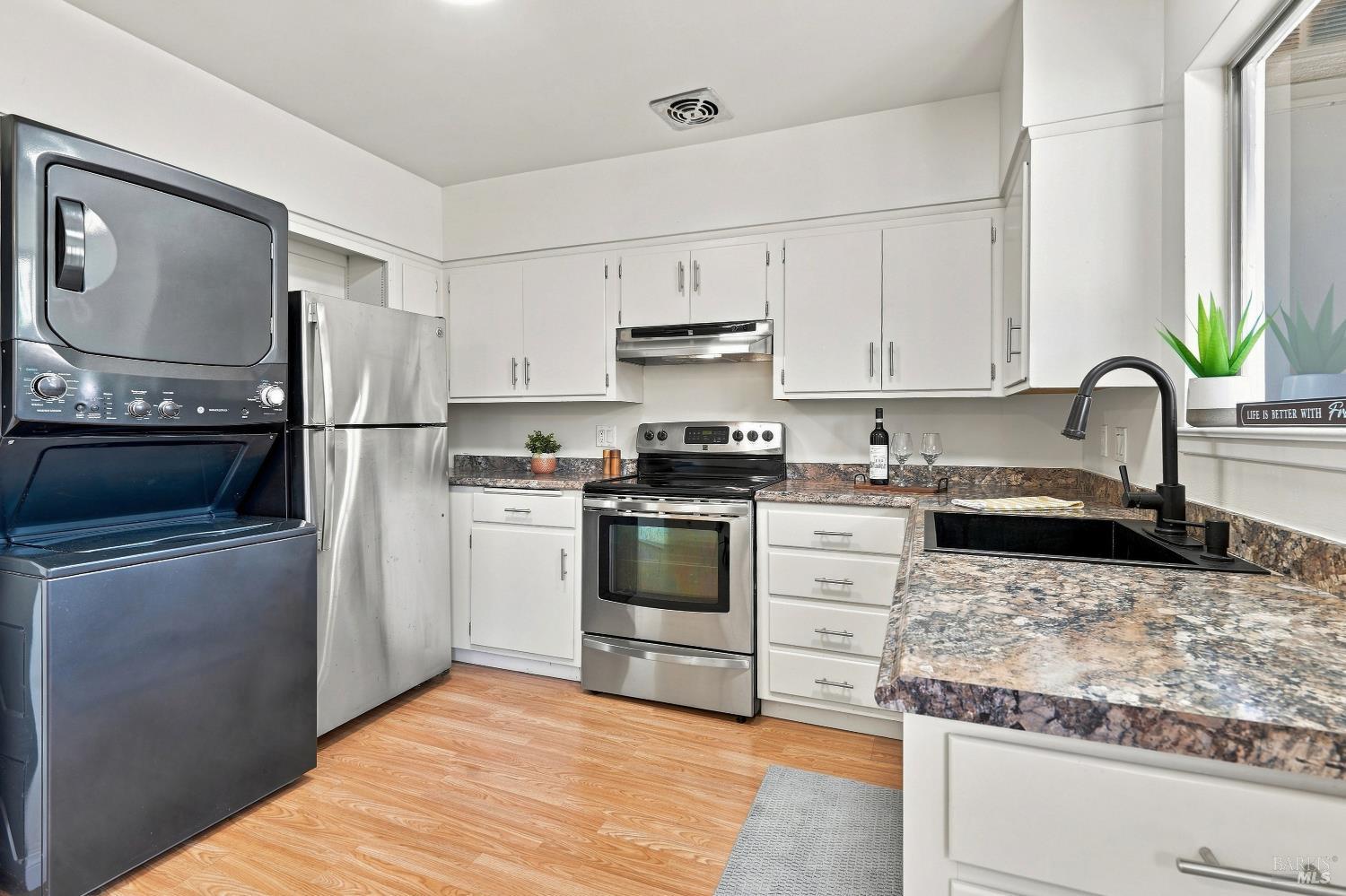 1056 Los Gamos Road, Unit E San Rafael, CA 94903 - Photo 12 of 41 Gallery Image 12