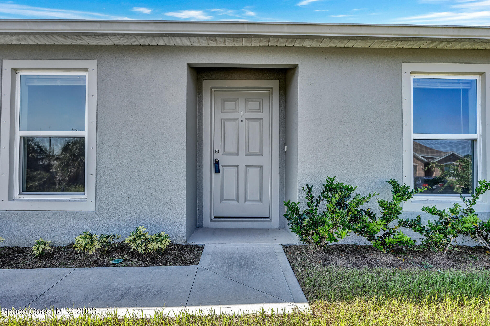 554 Octavius Road Southwest Palm Bay, FL 32908 - Photo 2 of 47 6O1A4112