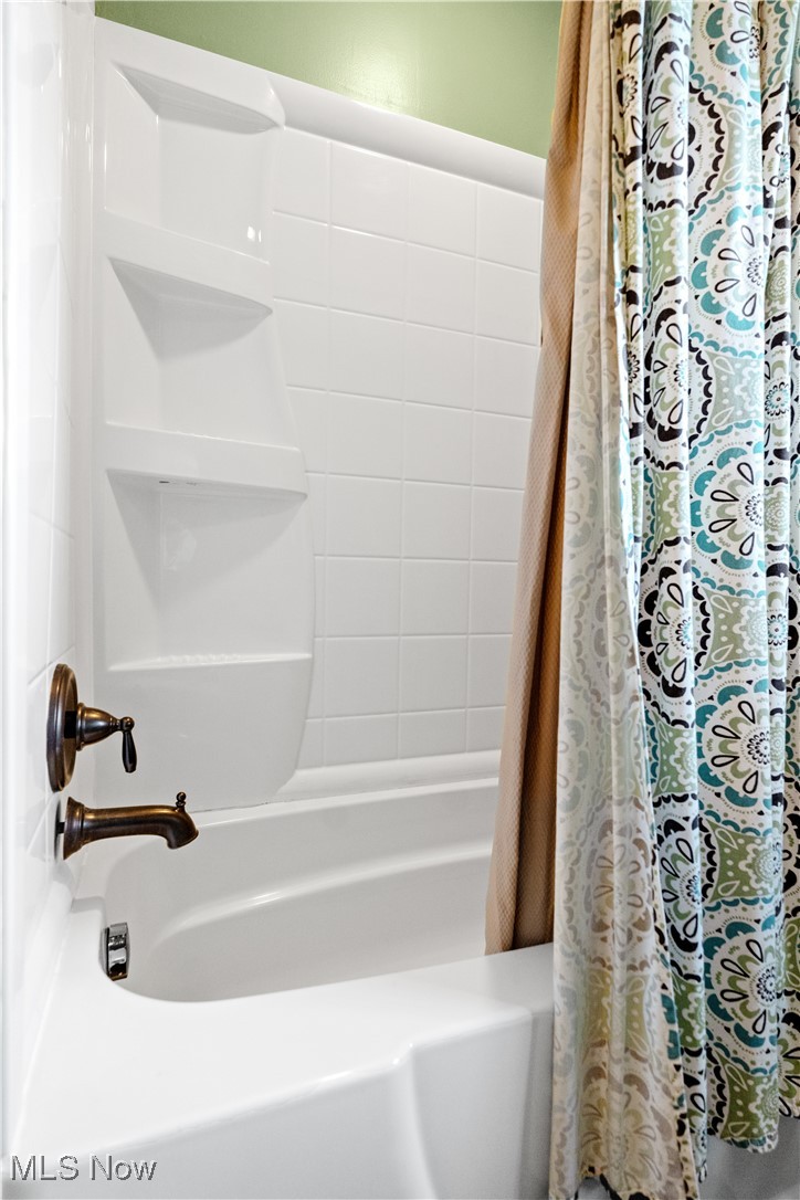 7285 South Raccoon Road Canfield, OH 44406 - Photo 33 of 46 Full bath with shower / bath combo