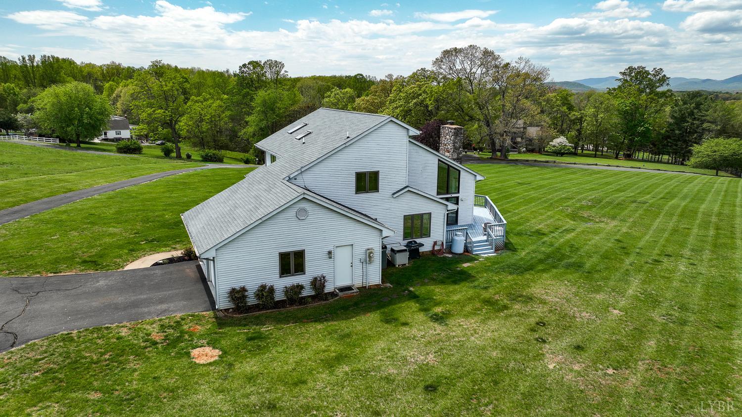 3453 Roaring Run Road Goode, VA 24556 - Photo 11 of 93 Gallery Image 11