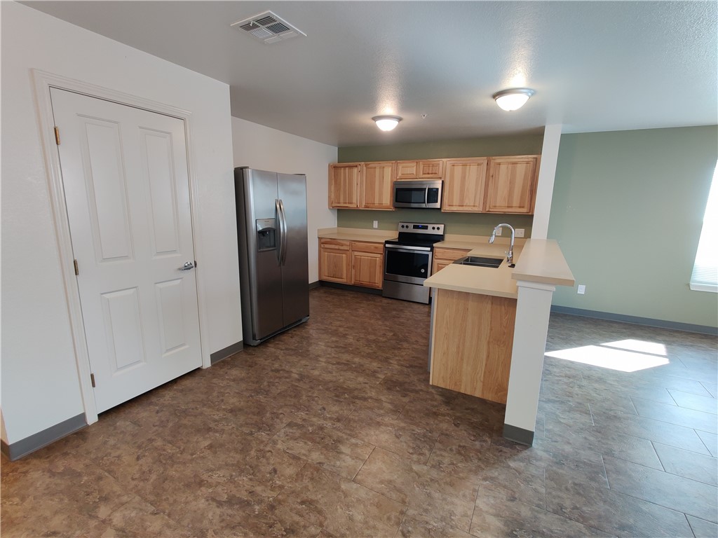 702 West 6th Street, Unit B Taylor, TX 76574 - Photo 5 of 11