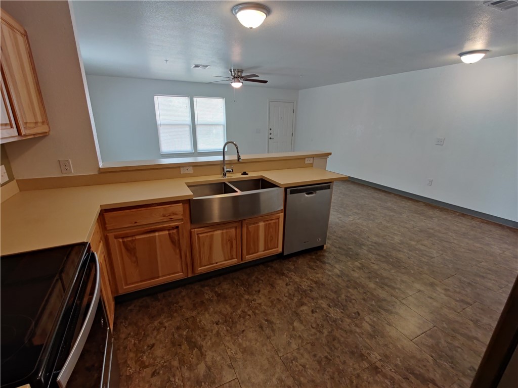 702 West 6th Street, Unit B Taylor, TX 76574 - Photo 6 of 11