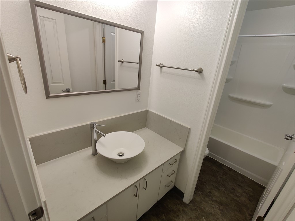 702 West 6th Street, Unit B Taylor, TX 76574 - Photo 9 of 11