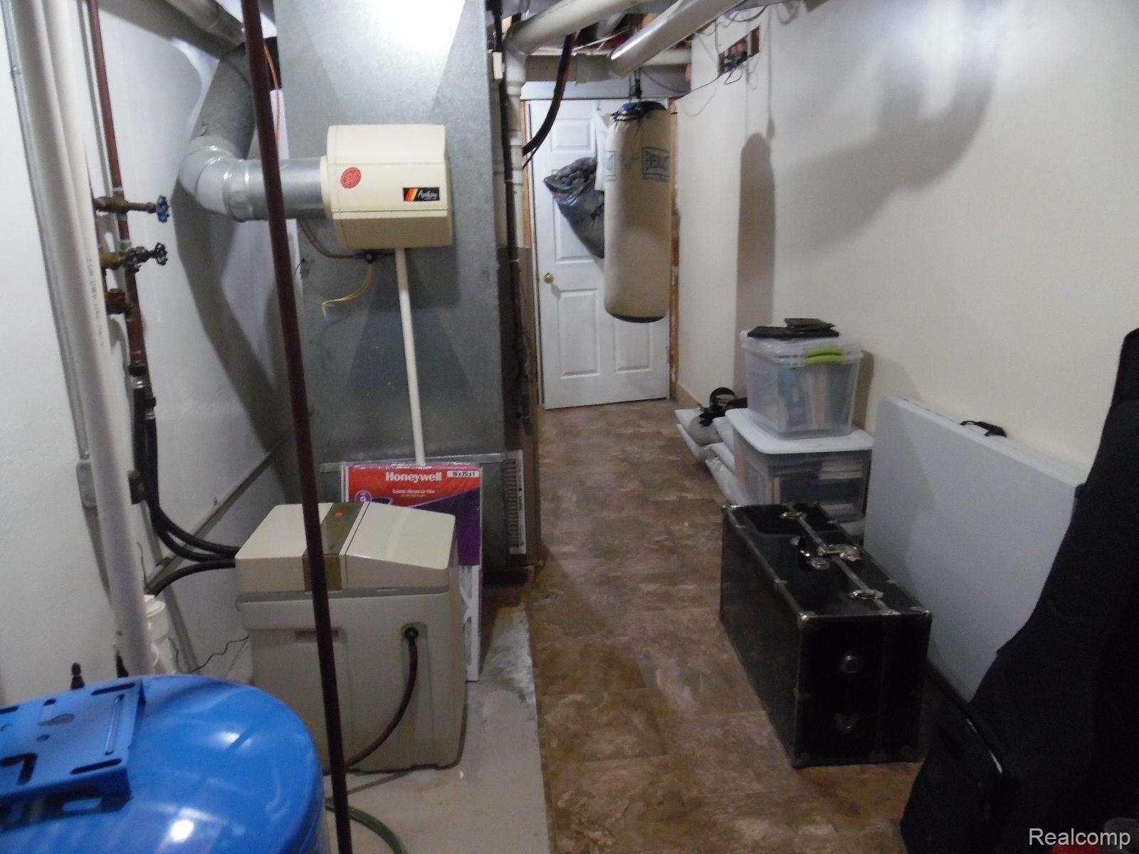 2130 Broker Road Lapeer, MI 48446 - Photo 34 of 35 SAM_1104.JPG