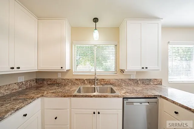 $1,850 | 1827 Whitney Street, Idaho Falls, ID 83402