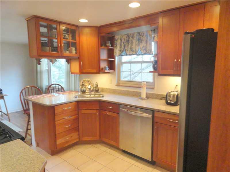 75 West Chapel Ridge Road Fox Chapel, PA 15238 - Photo 11 of 25 Kitchen.