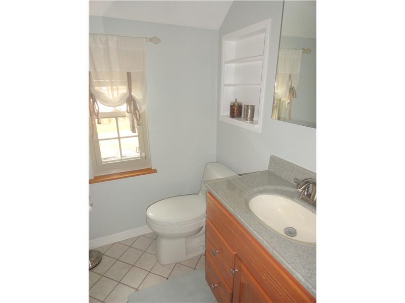 75 West Chapel Ridge Road Fox Chapel, PA 15238 - Photo 17 of 25 Full Bath.