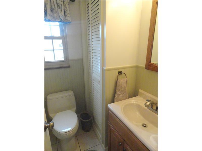 75 West Chapel Ridge Road Fox Chapel, PA 15238 - Photo 19 of 25 Partial Bath.