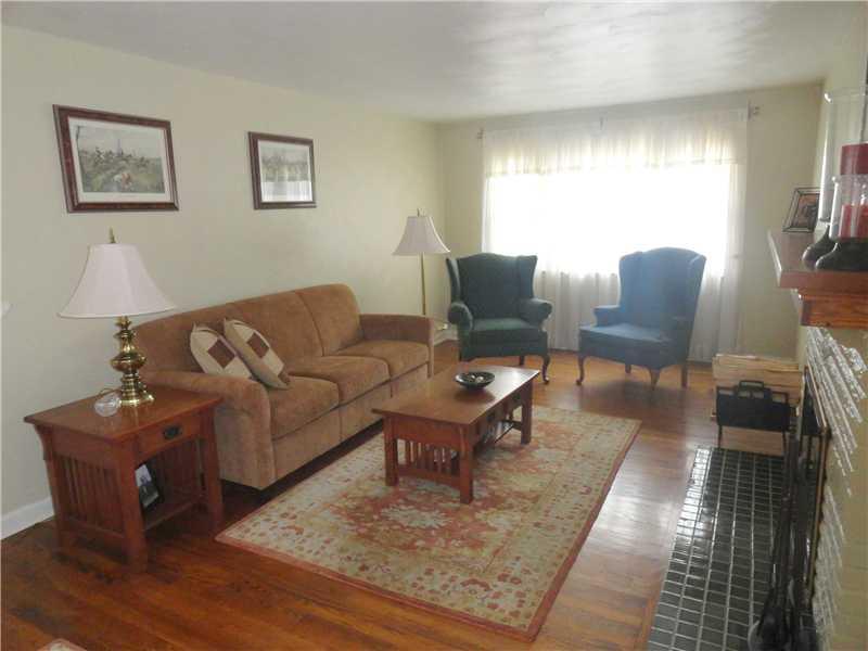 75 West Chapel Ridge Road Fox Chapel, PA 15238 - Photo 3 of 25 Living Room.