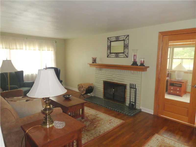75 West Chapel Ridge Road Fox Chapel, PA 15238 - Photo 8 of 25 Living Room.