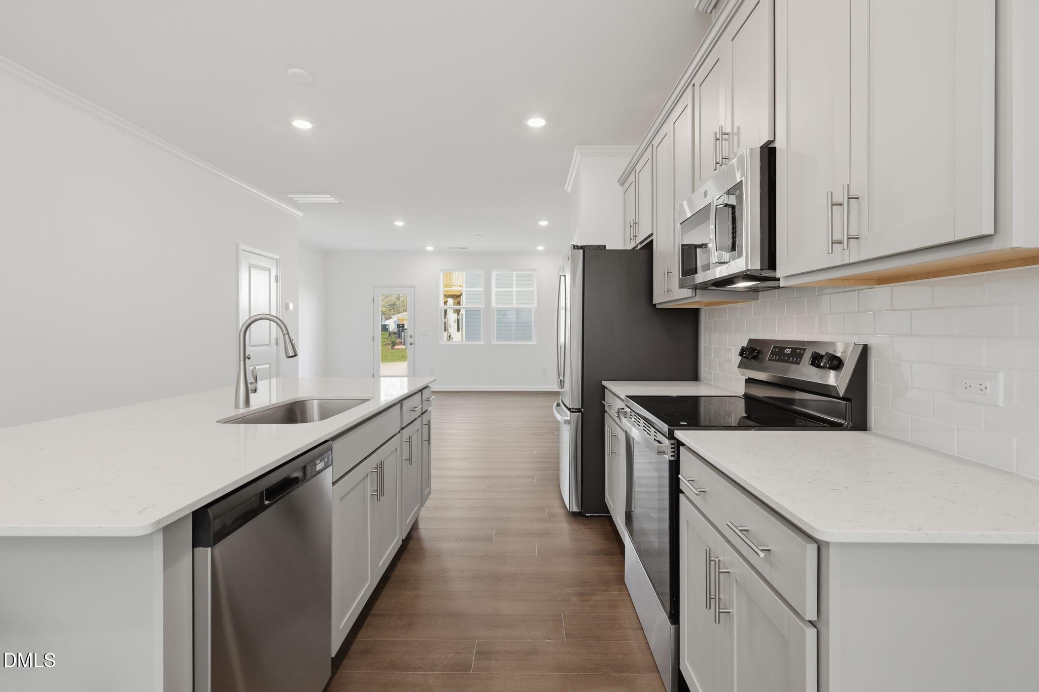 2305 Oakwood Mdws Court Raleigh, NC 27604 - Photo 15 of 34 SUN_ElmGrove_Pic_Jackson_QMI_23_Kitchen_