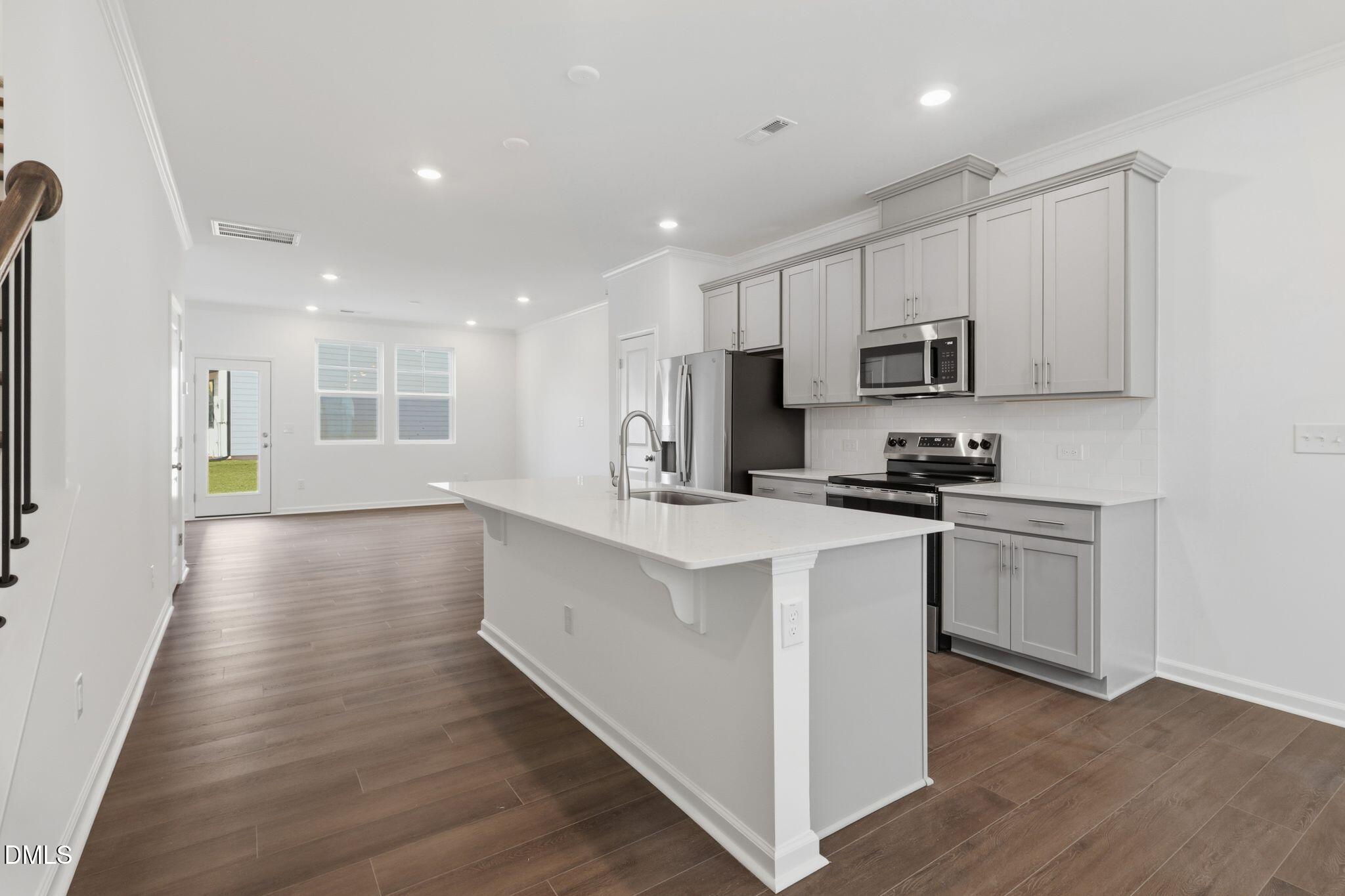 2305 Oakwood Mdws Court Raleigh, NC 27604 - Photo 16 of 34 SUN_ElmGrove_Pic_Jackson_QMI_23_Kitchen_