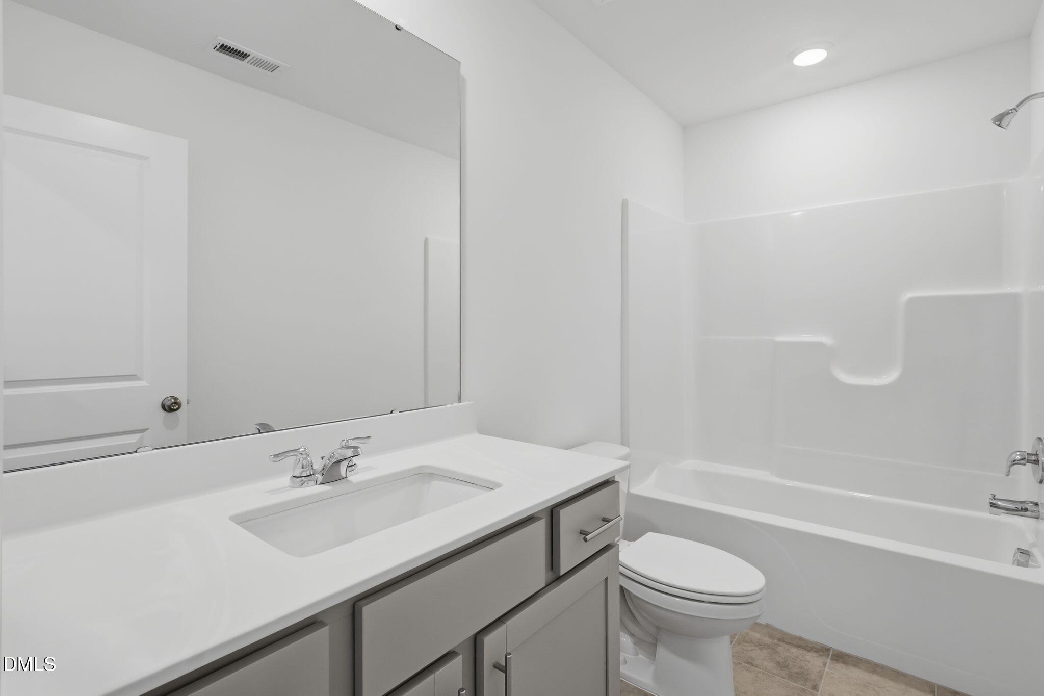 2305 Oakwood Mdws Court Raleigh, NC 27604 - Photo 22 of 34 SUN_ElmGrove_Pic_Jackson_QMI_23_Bath2_1o