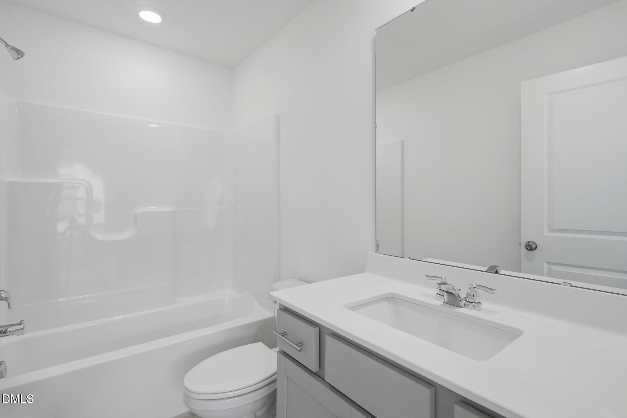 2305 Oakwood Mdws Court Raleigh, NC 27604 - Photo 23 of 34 SUN_ElmGrove_Pic_Jackson_QMI_23_Bath3_1o