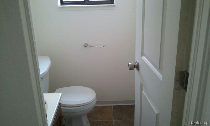 2820 Emmons Avenue Rochester, MI 48307 - Photo 9 of 12 2014-04-28 10.01