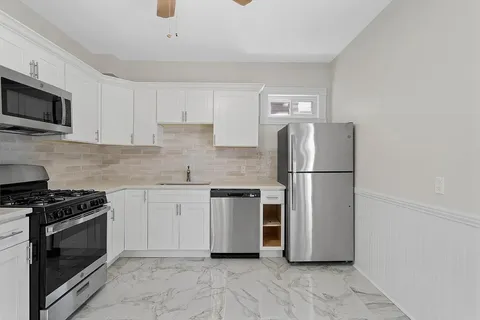 $4,250 | 21 1/2 Mt Vernon Street, Unit 3, Boston, MA 02125