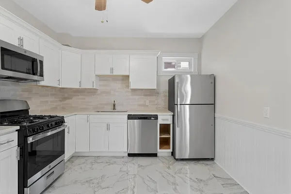 $4,250 | 21 1/2 Mt Vernon Street, Unit 3, Boston, MA 02125